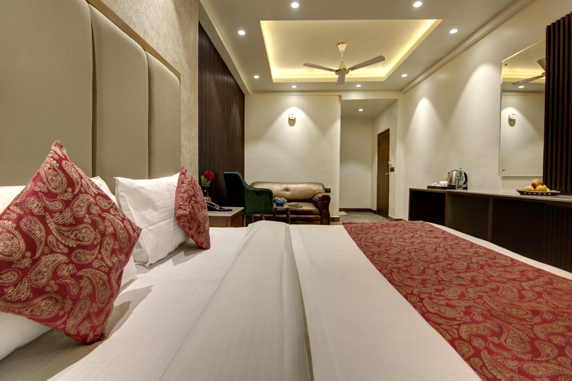 Hotel Kashish Plaza - 5 Mins From Metro Station Delhi  Bagian luar foto
