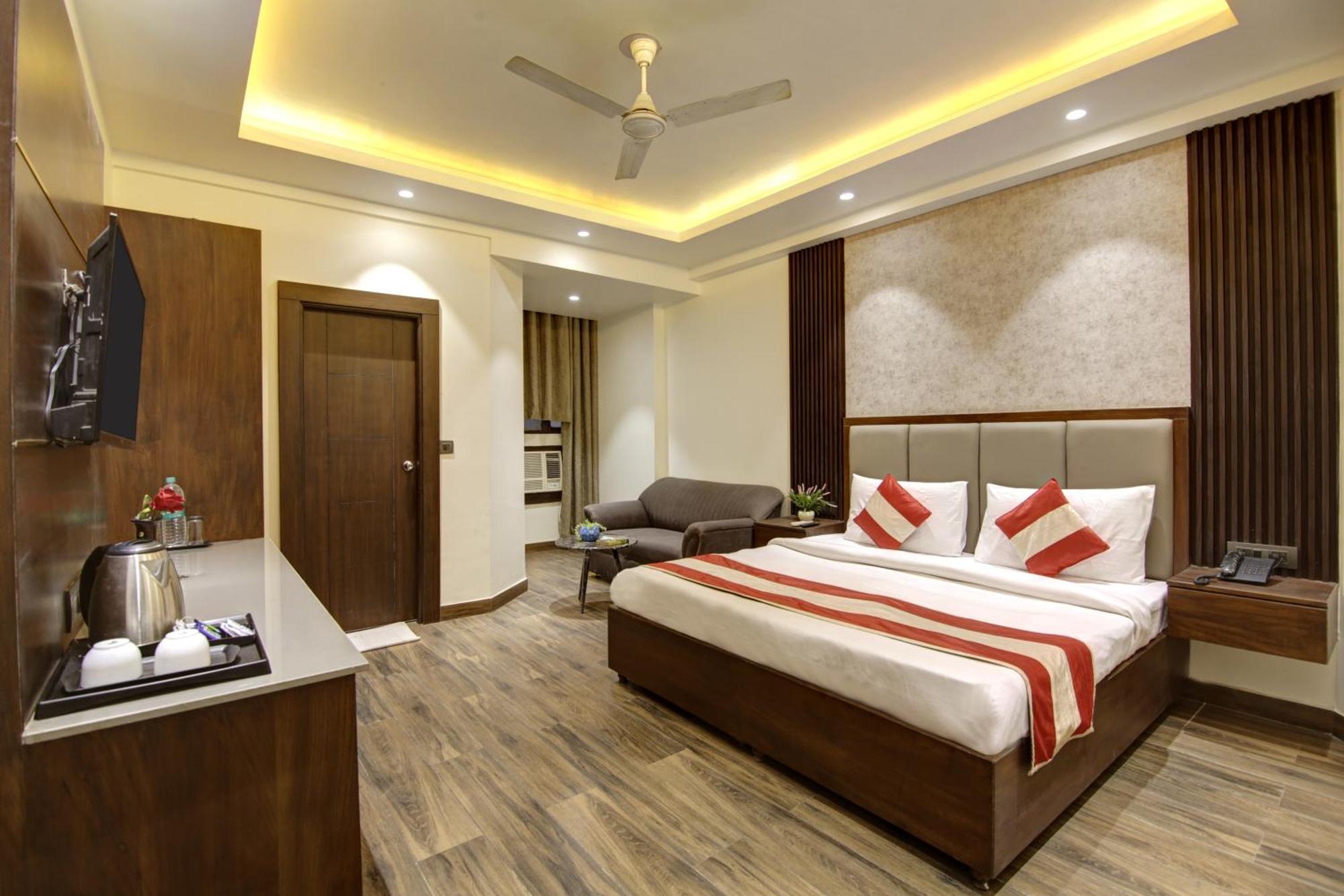 Hotel Kashish Plaza - 5 Mins From Metro Station Delhi  Bagian luar foto