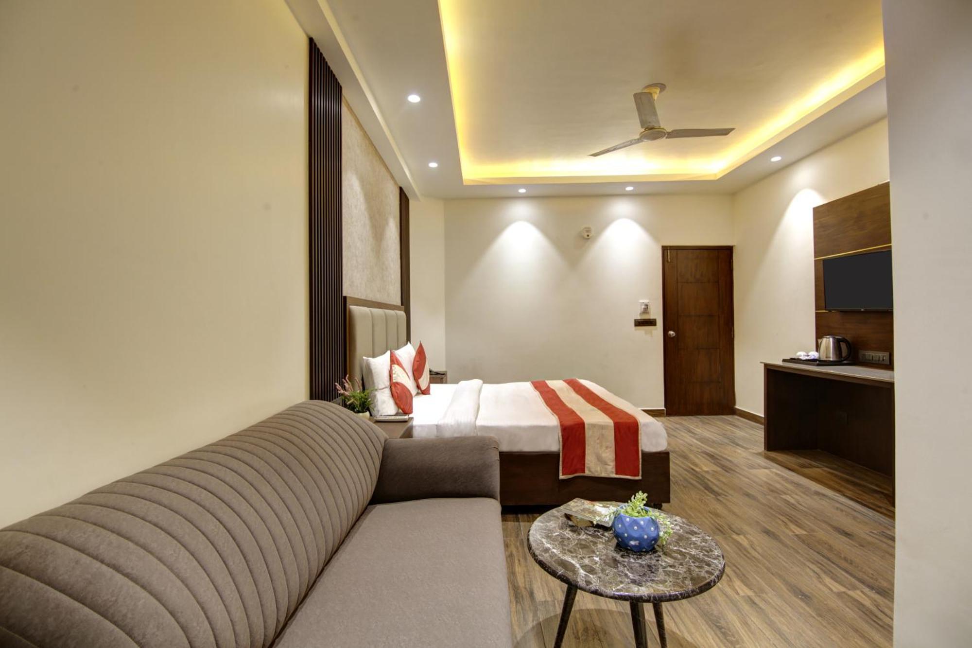 Hotel Kashish Plaza - 5 Mins From Metro Station Delhi  Bagian luar foto