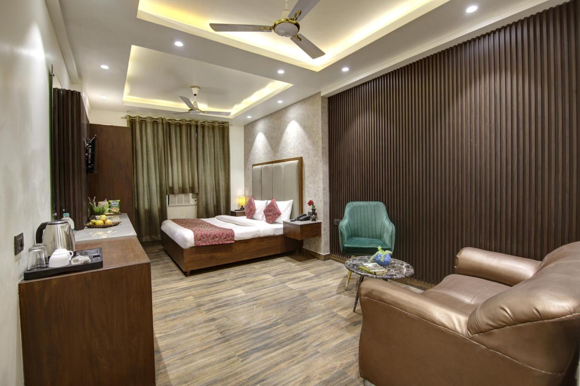 Hotel Kashish Plaza - 5 Mins From Metro Station Delhi  Bagian luar foto
