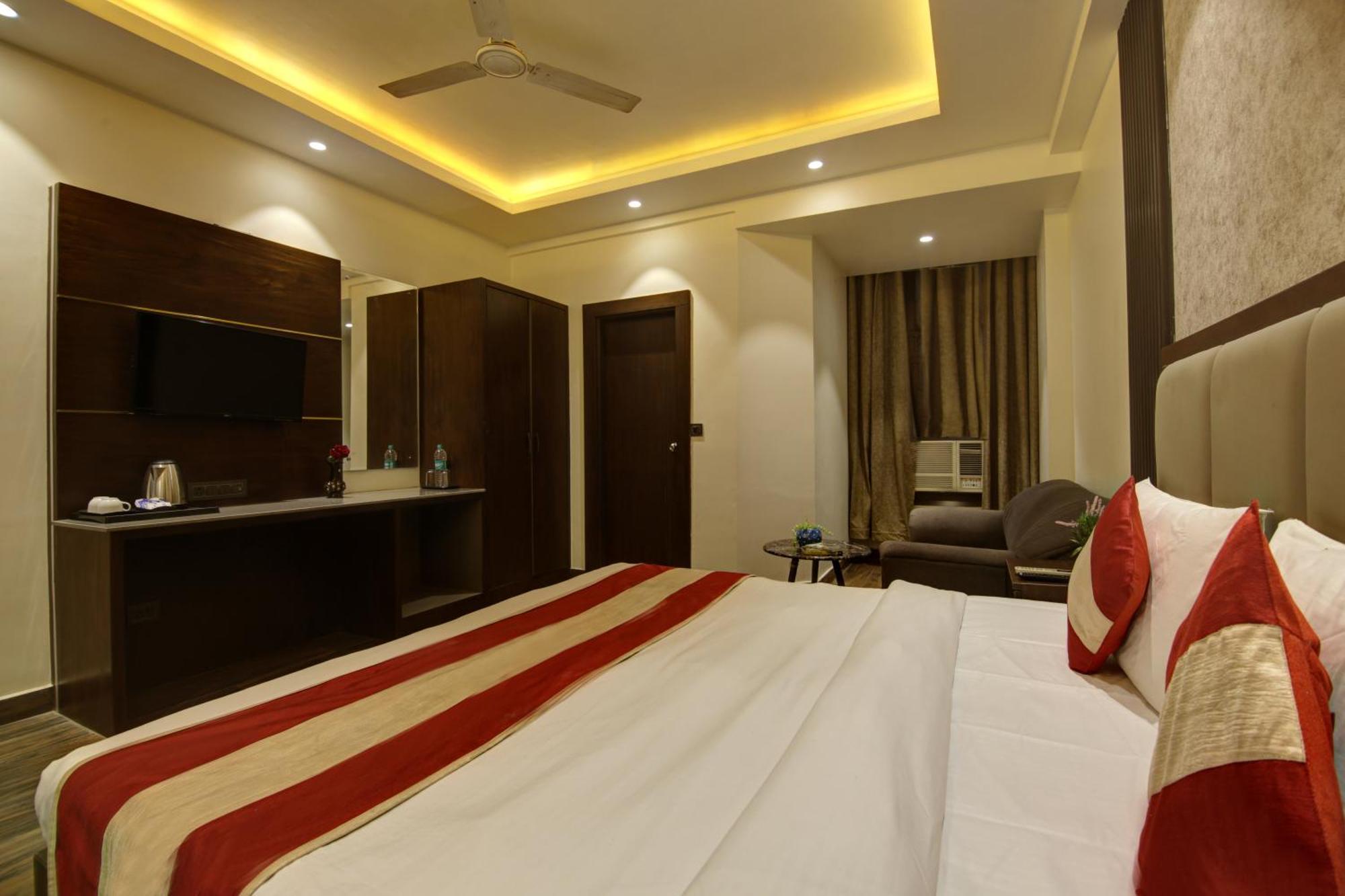 Hotel Kashish Plaza - 5 Mins From Metro Station Delhi  Bagian luar foto