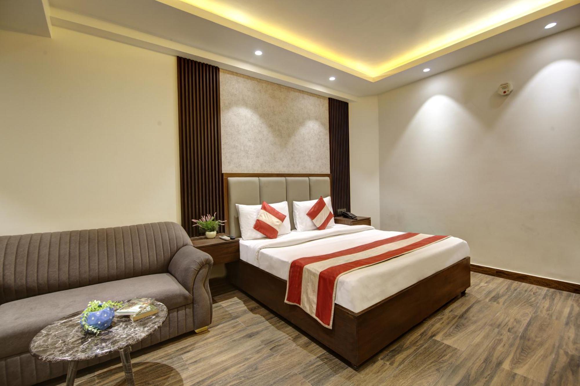 Hotel Kashish Plaza - 5 Mins From Metro Station Delhi  Bagian luar foto