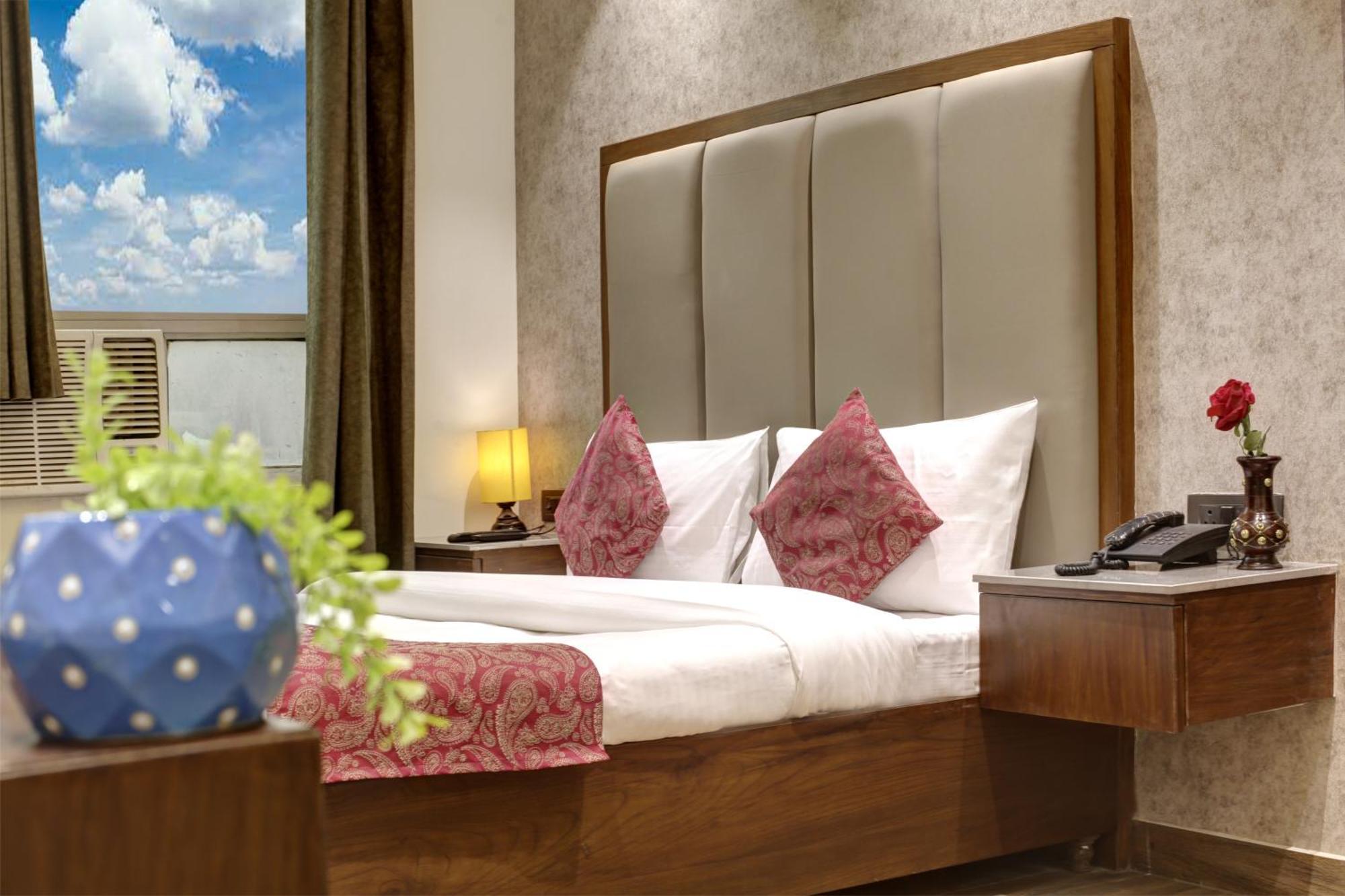 Hotel Kashish Plaza - 5 Mins From Metro Station Delhi  Bagian luar foto