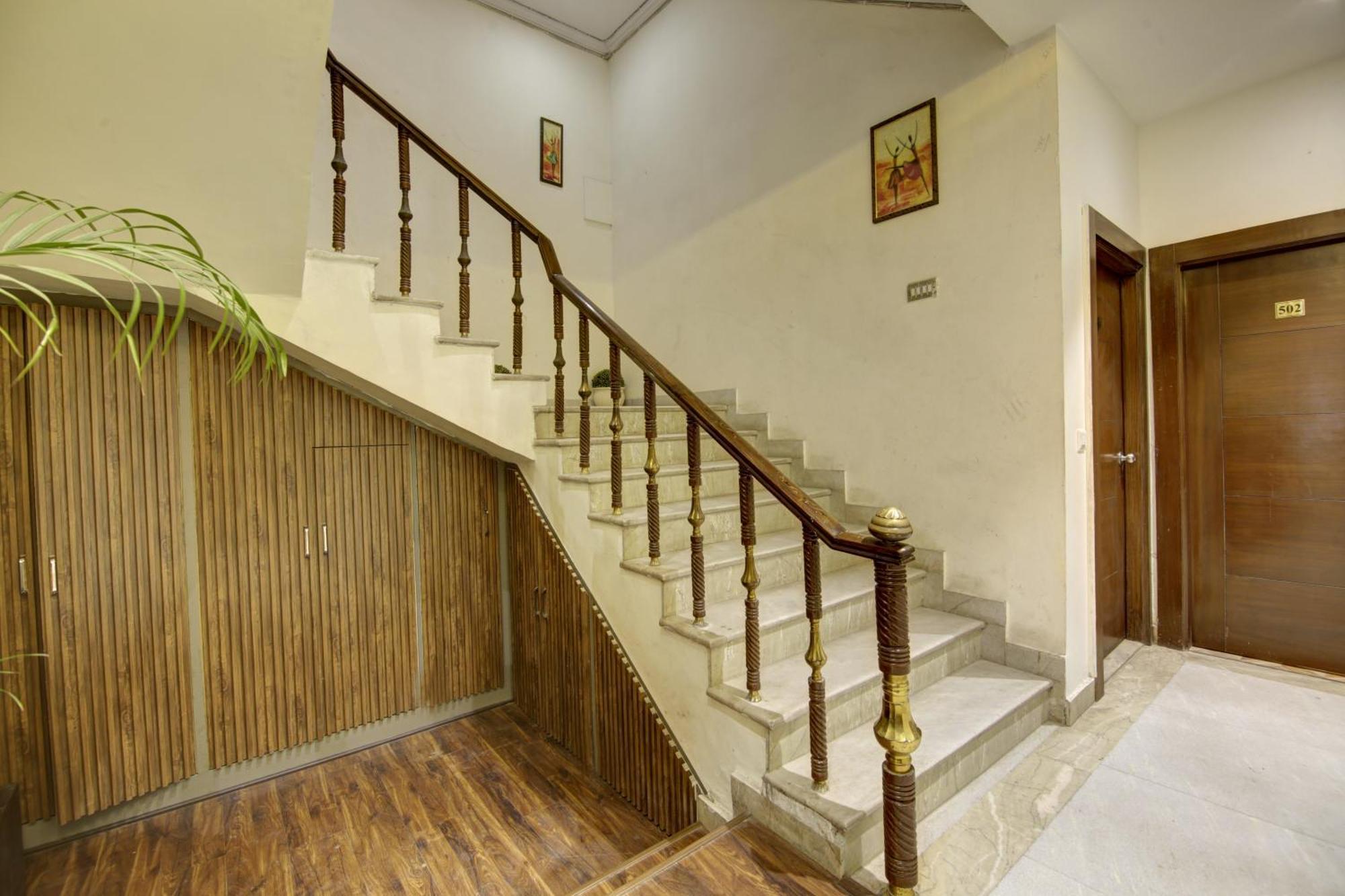 Hotel Kashish Plaza - 5 Mins From Metro Station Delhi  Bagian luar foto