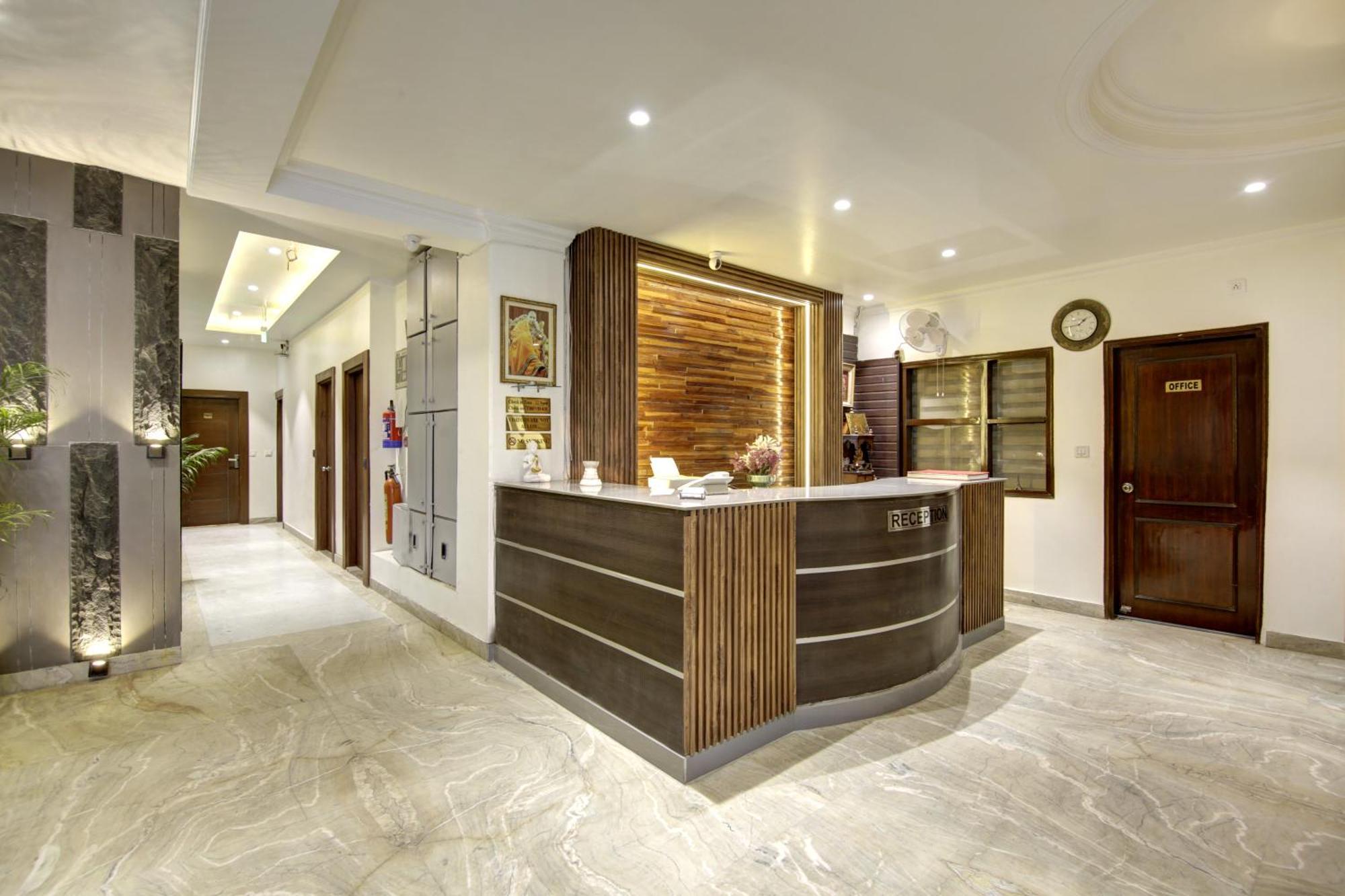 Hotel Kashish Plaza - 5 Mins From Metro Station Delhi  Bagian luar foto