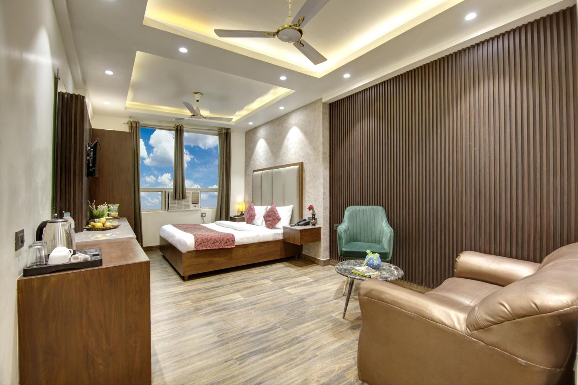 Hotel Kashish Plaza - 5 Mins From Metro Station Delhi  Bagian luar foto