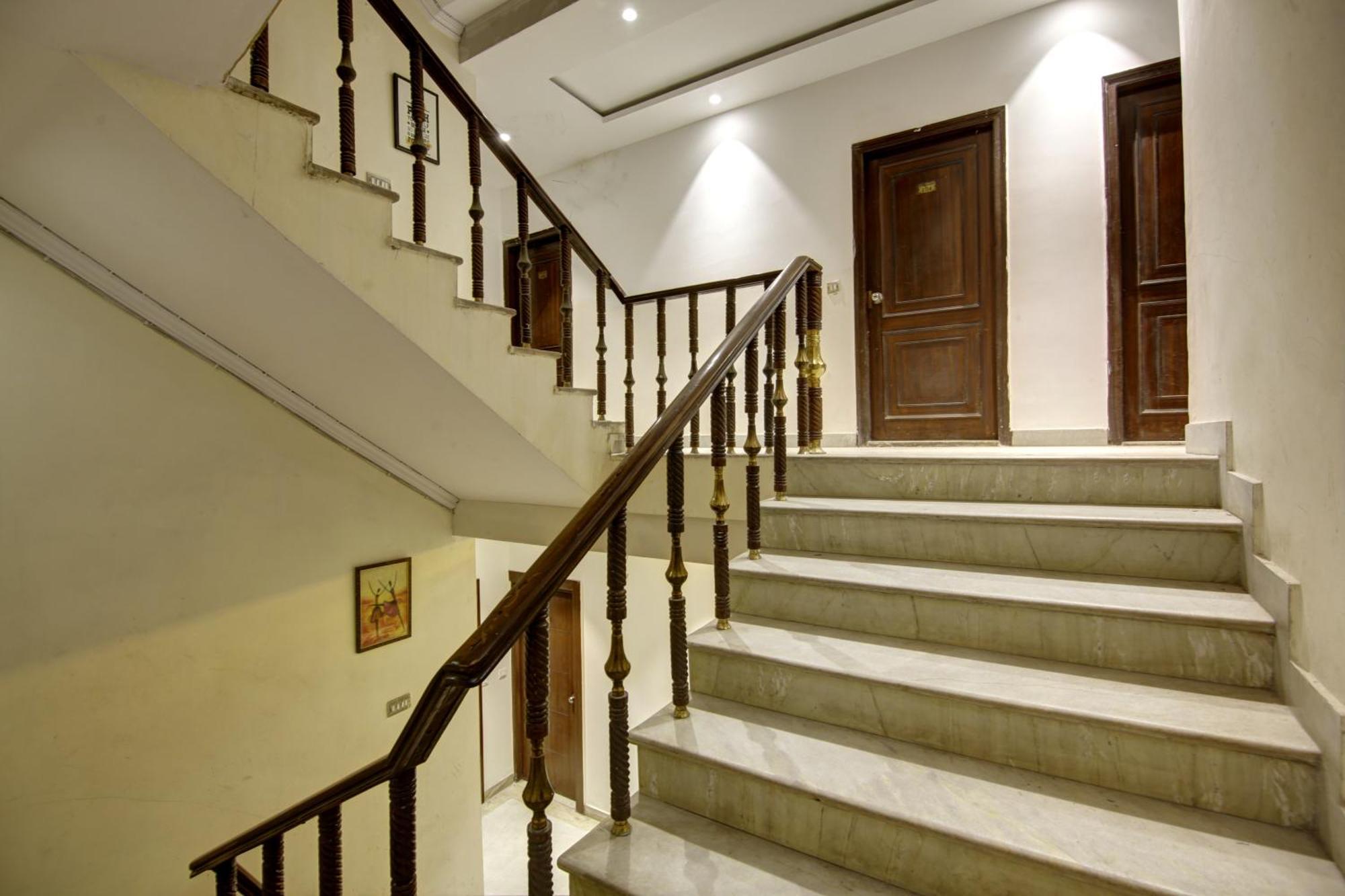 Hotel Kashish Plaza - 5 Mins From Metro Station Delhi  Bagian luar foto