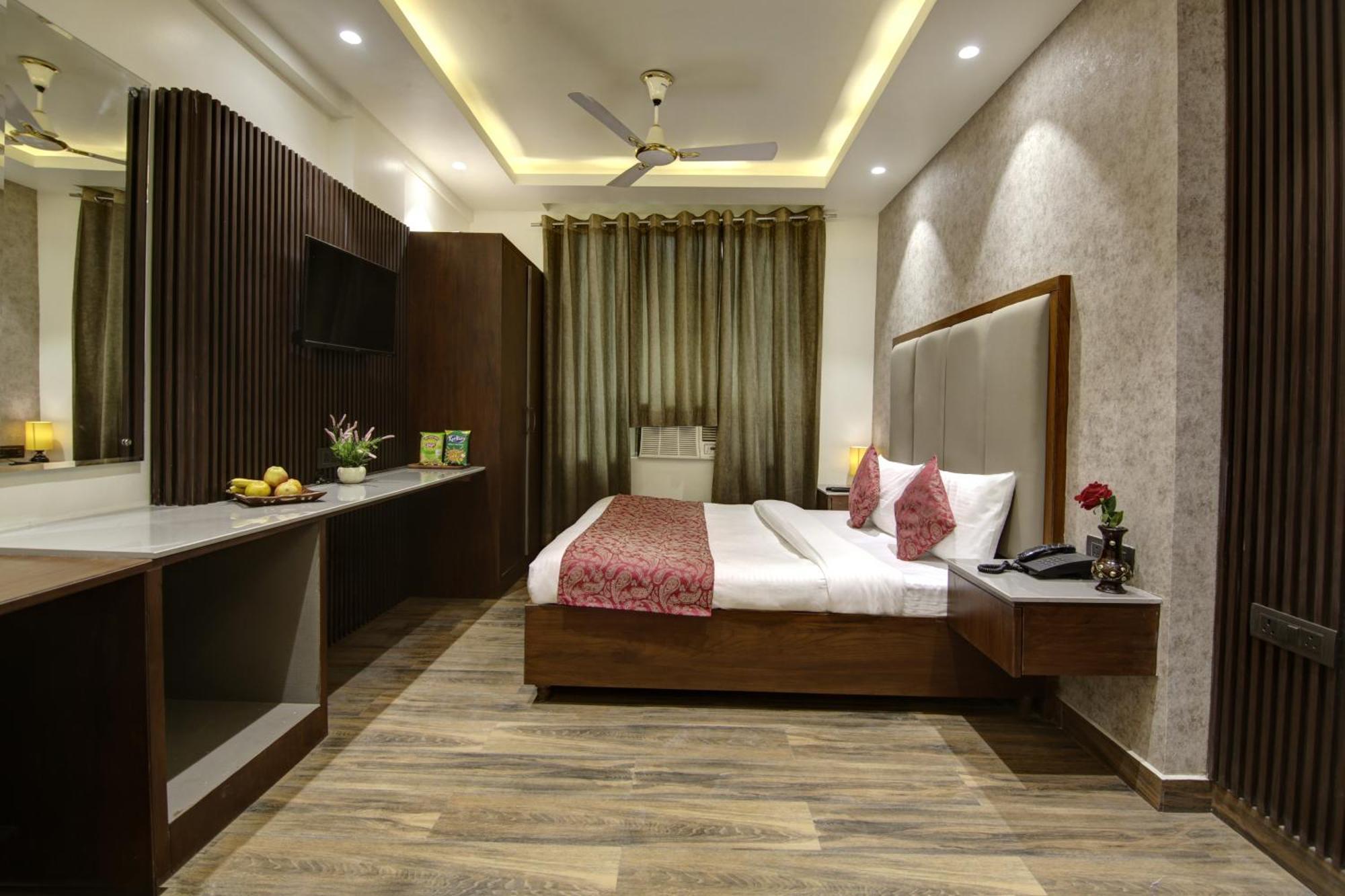 Hotel Kashish Plaza - 5 Mins From Metro Station Delhi  Bagian luar foto