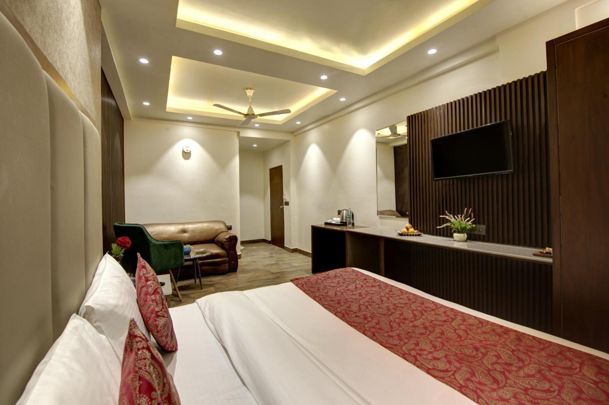Hotel Kashish Plaza - 5 Mins From Metro Station Delhi  Bagian luar foto