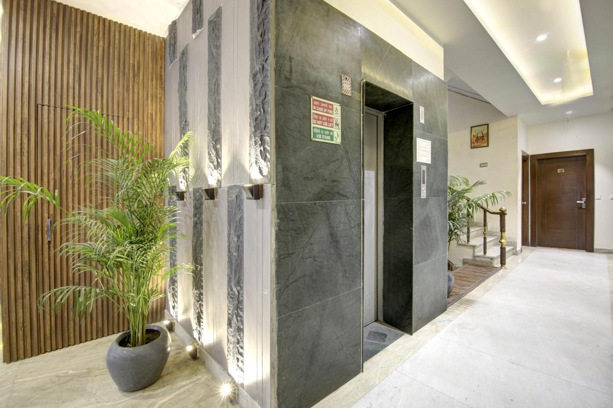 Hotel Kashish Plaza - 5 Mins From Metro Station Delhi  Bagian luar foto