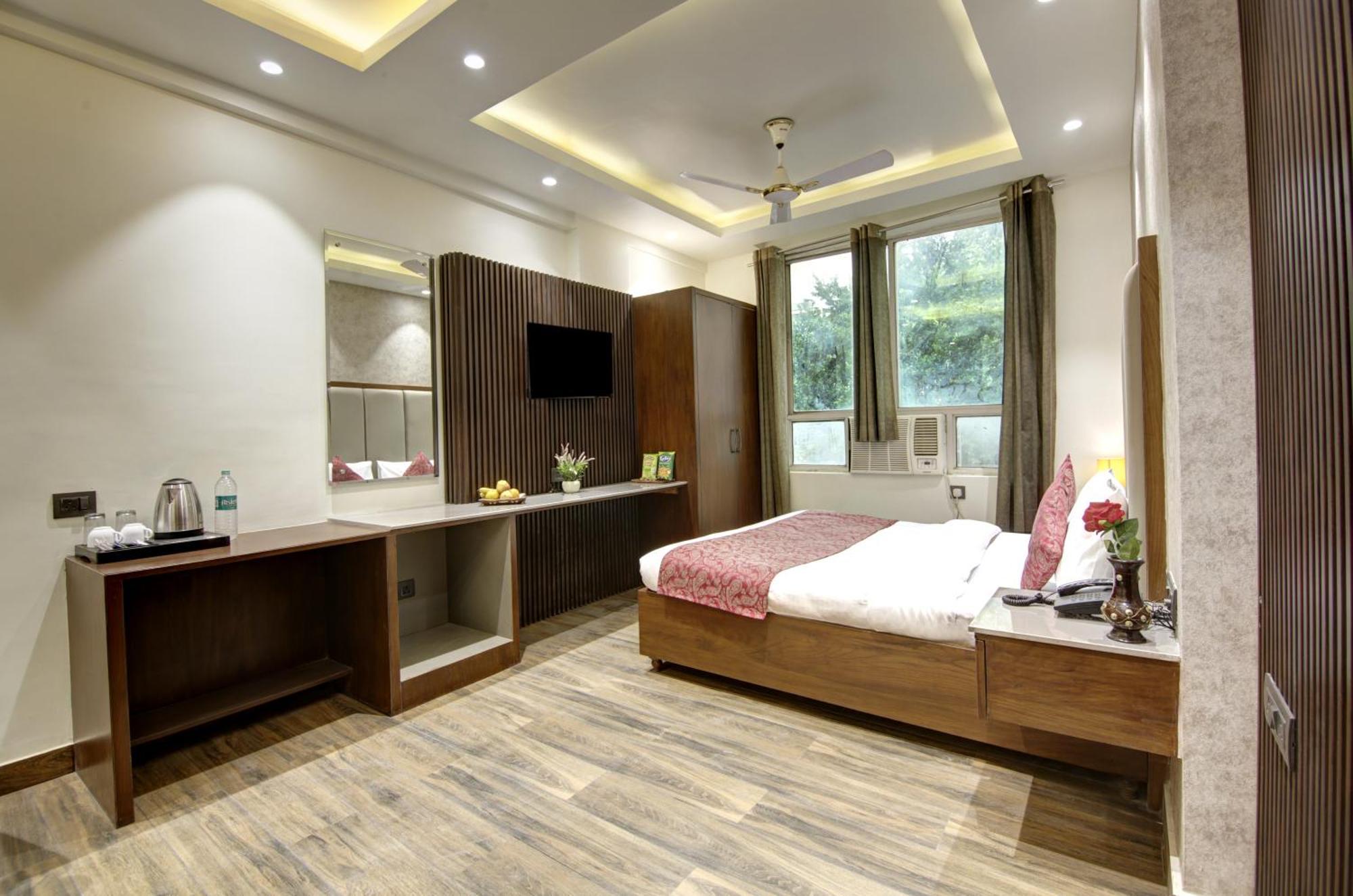 Hotel Kashish Plaza - 5 Mins From Metro Station Delhi  Bagian luar foto