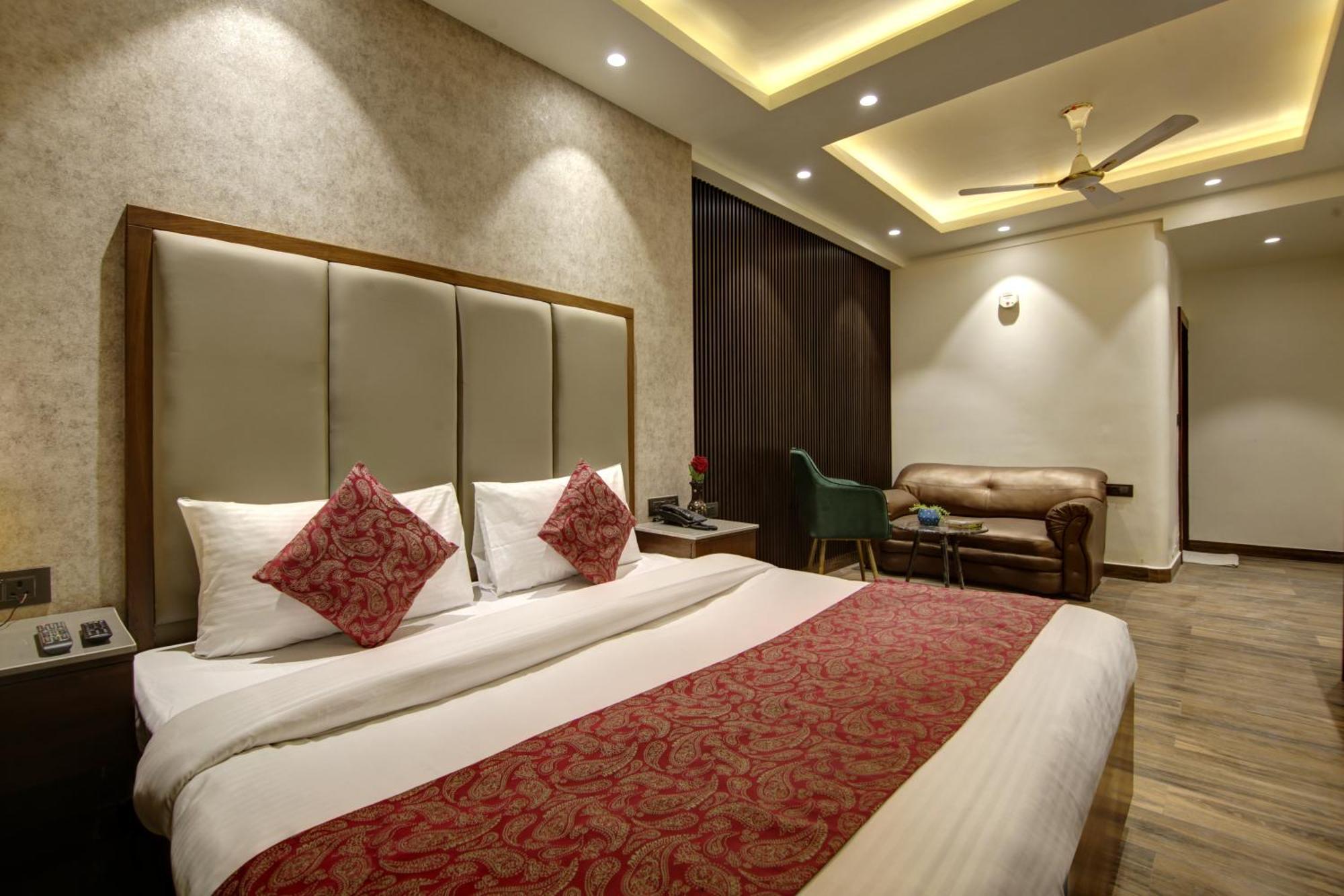 Hotel Kashish Plaza - 5 Mins From Metro Station Delhi  Bagian luar foto