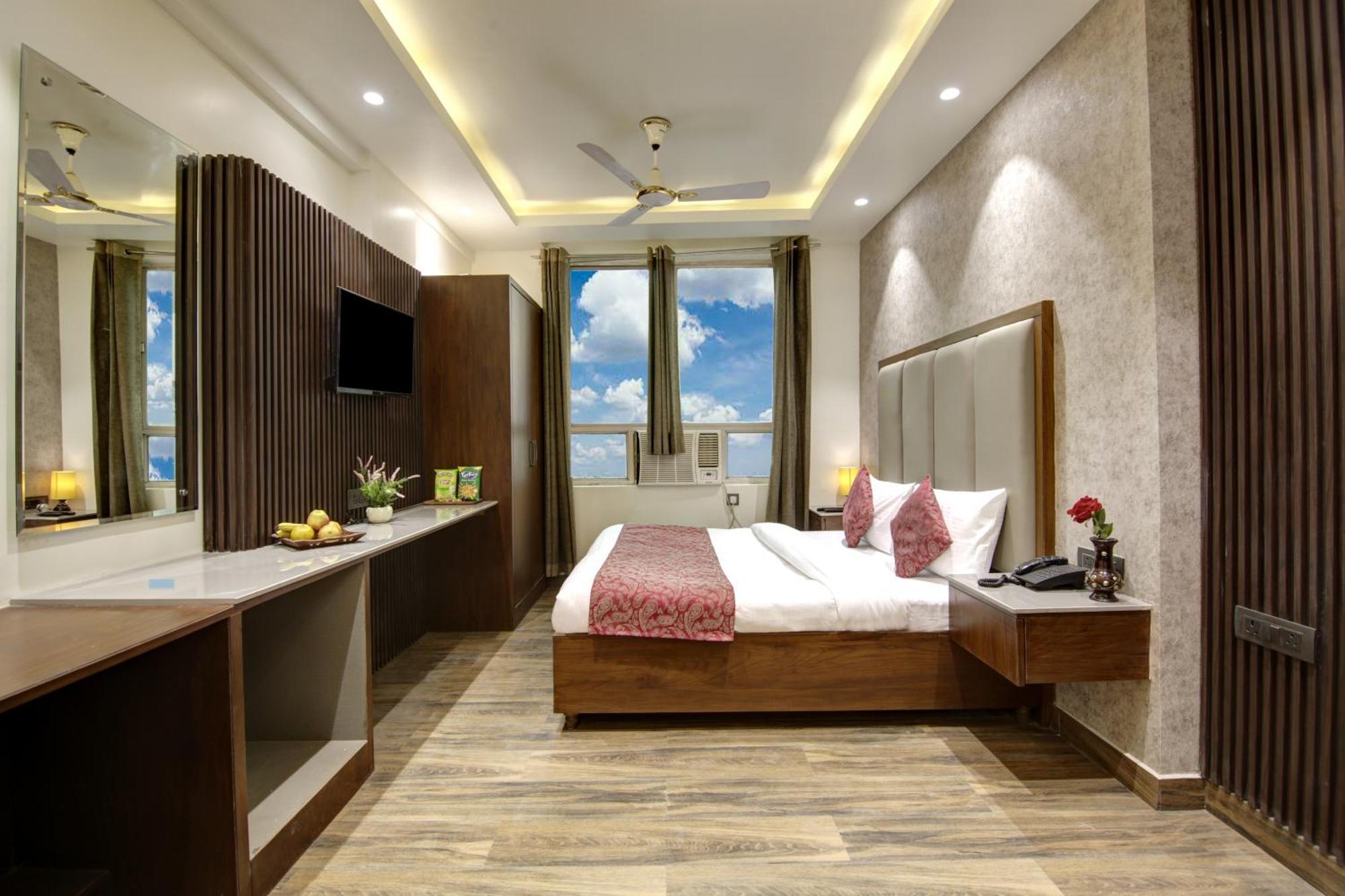 Hotel Kashish Plaza - 5 Mins From Metro Station Delhi  Bagian luar foto