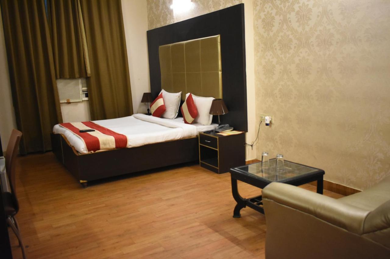 Hotel Kashish Plaza - 5 Mins From Metro Station Delhi  Bagian luar foto