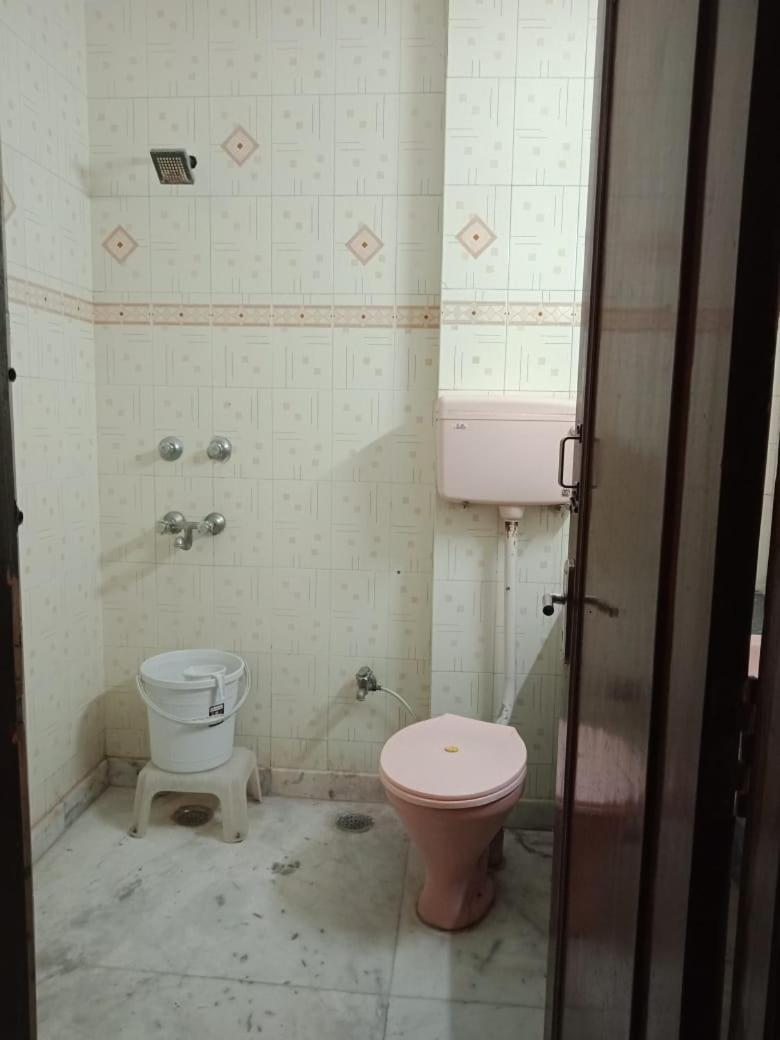 Hotel Kashish Plaza - 5 Mins From Metro Station Delhi  Bagian luar foto