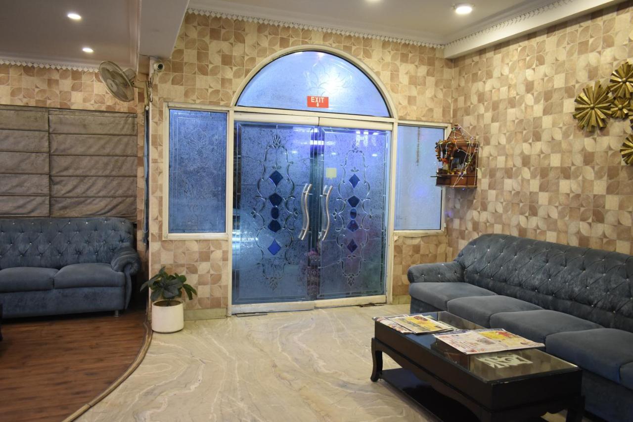 Hotel Kashish Plaza - 5 Mins From Metro Station Delhi  Bagian luar foto