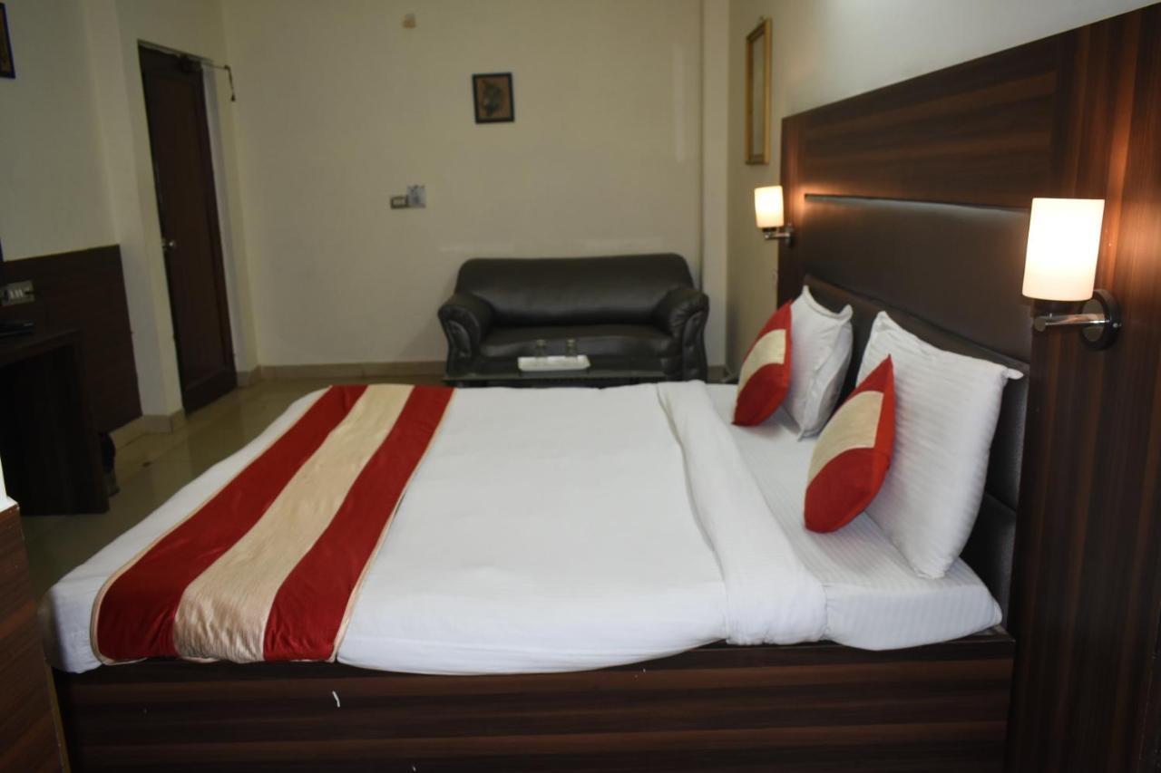 Hotel Kashish Plaza - 5 Mins From Metro Station Delhi  Bagian luar foto