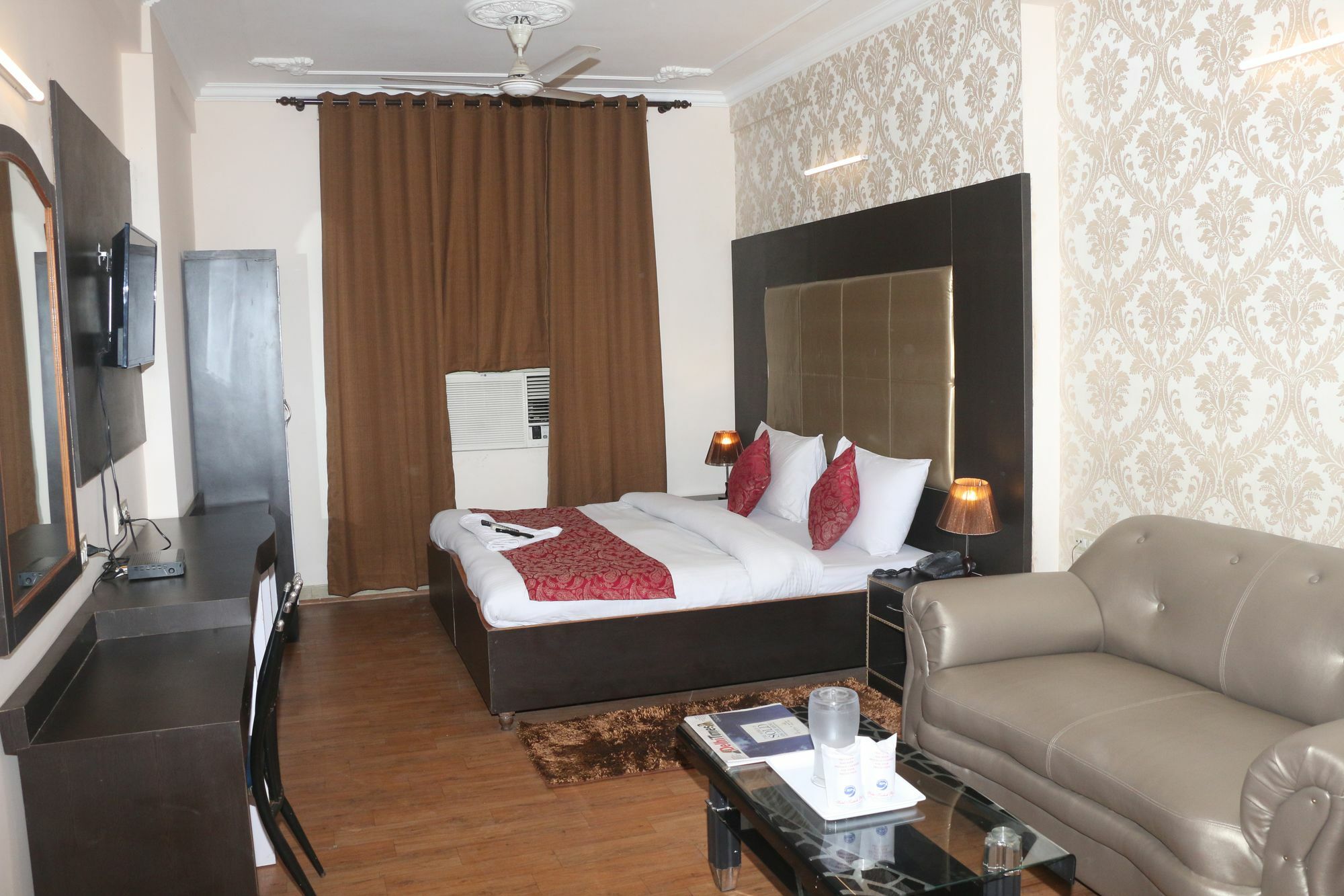 Hotel Kashish Plaza - 5 Mins From Metro Station Delhi  Bagian luar foto